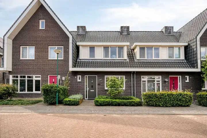 Tussenwoning te koop: Klaproos 6, Noordoost Alphen Alphen (Nb)