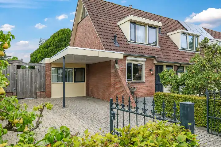 Corner house for sale: Klaverakker 12, De Haantjes-Vogelbuurt Heteren