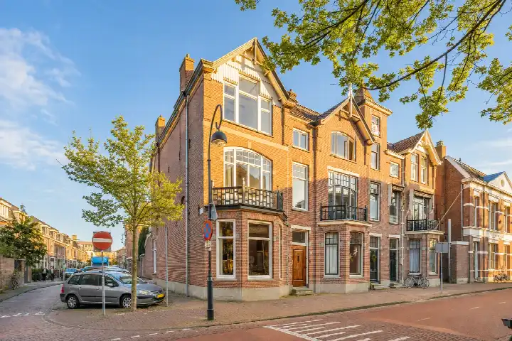Corner house for sale: Kleine Houtweg 39, Rozenprieel-zuid Haarlem