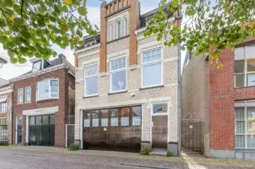 Detached house for sale: Kleinzand 86, Sneek binnen de grachten Sneek