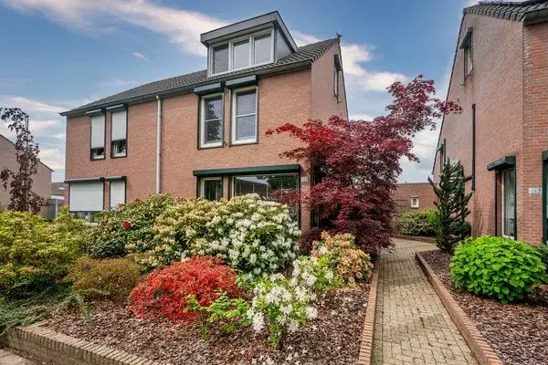 Twee-onder-één-kap te koop: Klingerbergsingel 151, Klingerberg-Noord Venlo