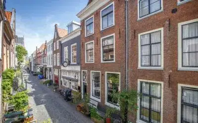Tussenwoning te koop: Kloksteeg 1, Pieterswijk Leiden