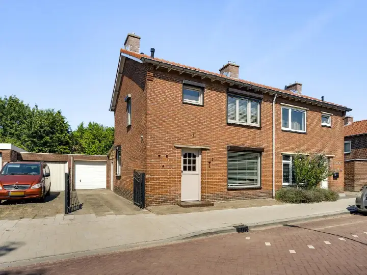 Twee-onder-één-kap te koop: Kloosterstraat 7, Biest Weert