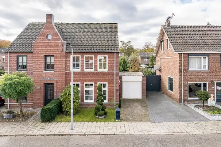 Corner house for sale: Kloosterstraat 78, Biest Weert