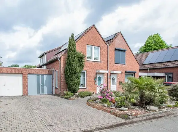 Tussenwoning te koop: Kloosterveld 40, Kern Haelen Haelen