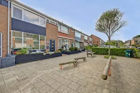 Tussenwoning te koop: Kluutstraat 5, Vogelbuurt Hellevoetsluis