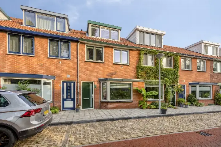 Tussenwoning te koop: Kneppelhoutstraat 37, Haagweg-Noord Leiden
