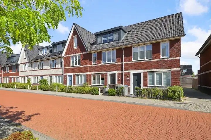 Tussenwoning te koop: Knobbelzwaan 102, Legmeer Uithoorn
