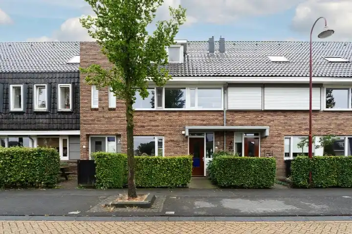 Tussenwoning te koop: Knottenbeltlaan 27, De Burgt Barneveld