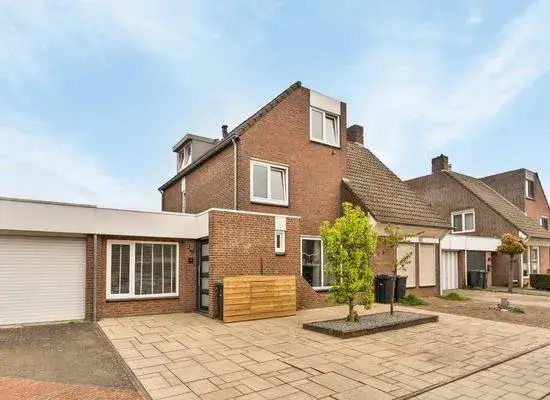 Tussenwoning te koop: Koempel 15, Mijnbuurt Landgraaf