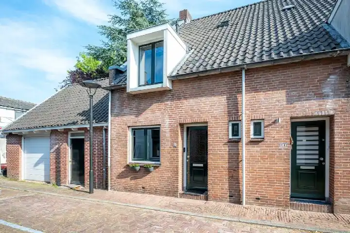 Twee-onder-één-kap te koop: Koestraat 12, Vianen binnenstad Vianen
