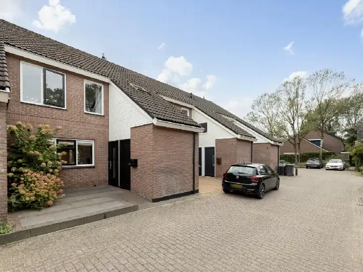 Tussenwoning te koop: Kolmschotlanden 45, Stroinkslanden Noord-West Enschede