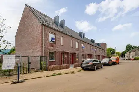 Tussenwoning te huur: Kolonel Millerstraat 72, Wyckerpoort Maastricht