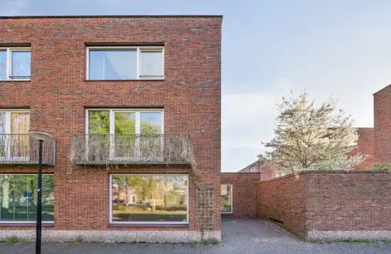 Hoekwoning te koop: Komijnstraat 55, K-buurt-Zuidoost Amsterdam