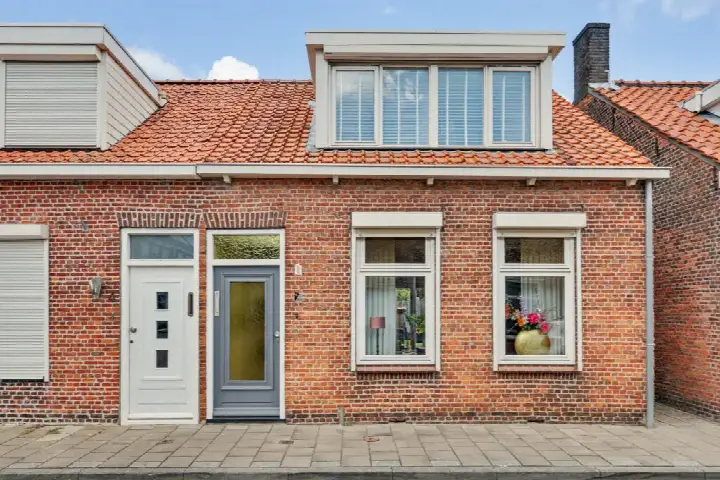 Twee-onder-één-kap te koop: Kon Wilhelminastraat 6, Yerseke - Kern Yerseke