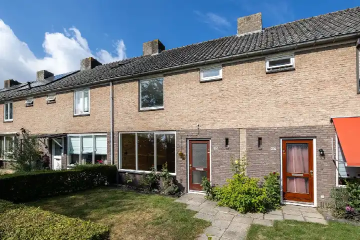 Tussenwoning te koop: Koningin Julianalaan 105, Kern Leusden-Zuid Leusden