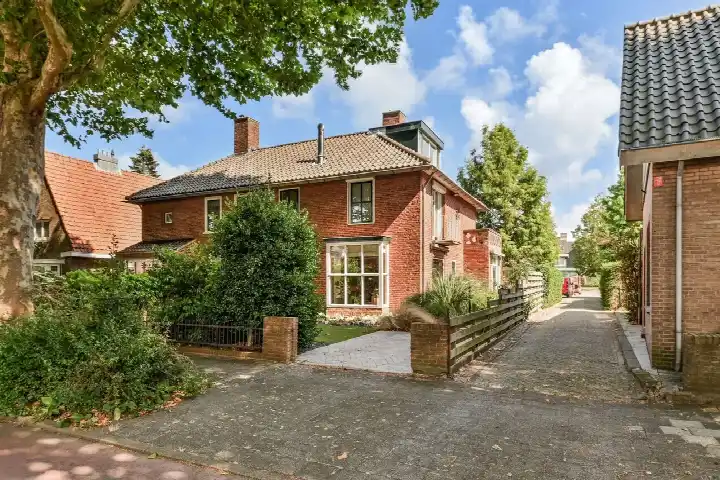 Twee-onder-één-kap te koop: Koningin Julianaweg 132, Raadhuiskwartier Leidschendam