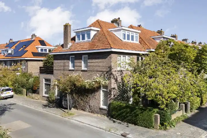 Hoekwoning te koop: Koningin Sophiastraat 18, Veerallee Zwolle