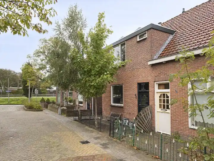 Corner house for sale: Koningin Wilhelminastraat 44, Zeehelden van Oranje De Lier