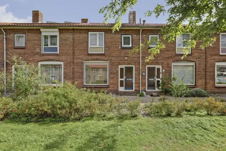Terraced house for sale: Koningin Wilhelminaweg 104, De Korte Akkeren Nieuw Gouda