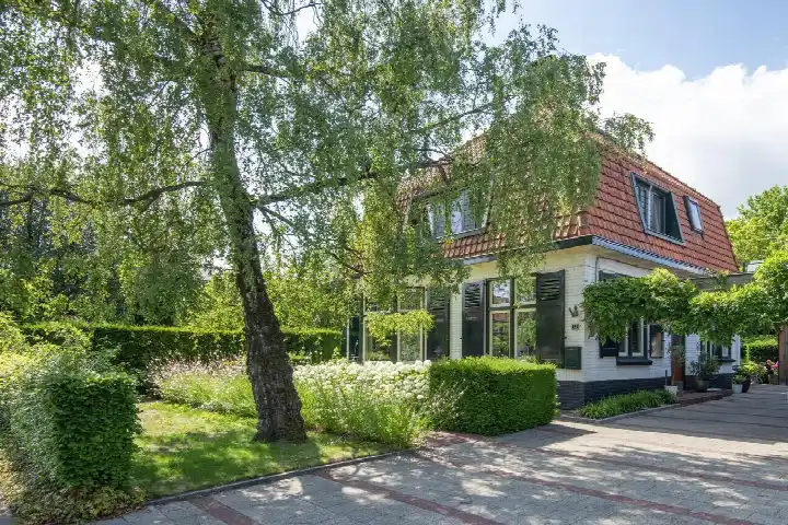Vrijstaande woning te koop: Koninginnelaan 12, Centrum Voorthuizen Voorthuizen