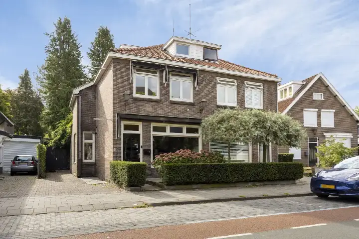 Twee-onder-één-kap te koop: Koninginnelaan 29, 't Hart Soest