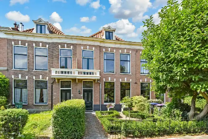 Tussenwoning te koop: Koninginnelaan 48, Voorburg West zuid Voorburg