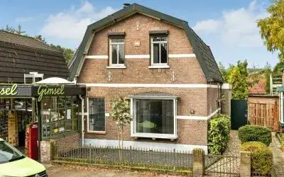 Semi-detached for sale: Koninginnelaan 81, Loolaan-Noord Apeldoorn