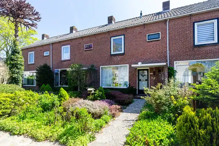 Tussenwoning te koop: Koninginnepad 8, Den Hoorn Den Hoorn (Zh)