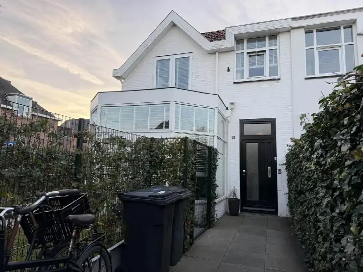 Twee-onder-één-kap te koop: Koninginneweg 23, Centrum Zandvoort