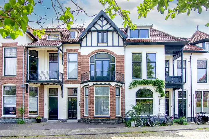 Tussenwoning te koop: Koninginneweg 93, Koninginnebuurt Haarlem