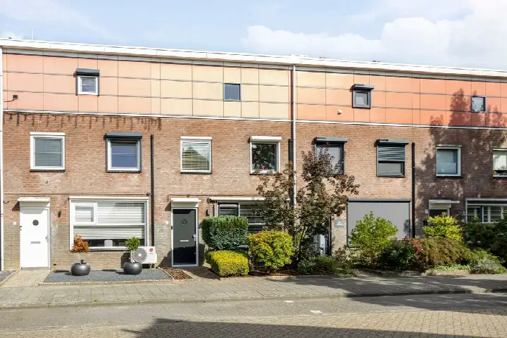 Terraced house for sale: Koningskinderen 7, Blixembosch-Oost Eindhoven