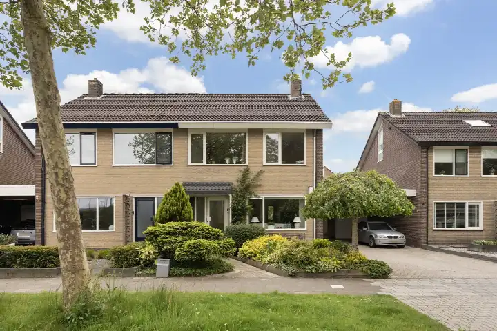 Tussenwoning te koop: Koningsspil 6, Tinga Sneek