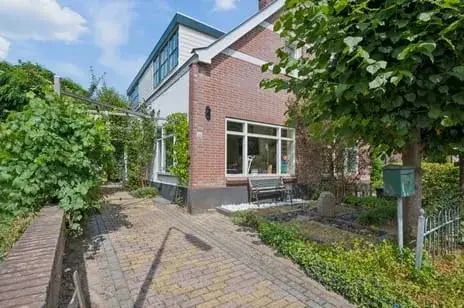Twee-onder-één-kap te koop: Koningstraat 26, Velp-Noord boven spoorlijn Velp (Ge)