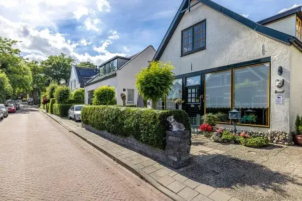 Vrijstaande woning te koop: Koningstraat 30, Velp-Noord boven spoorlijn Velp