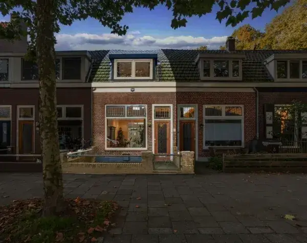 Terraced house for sale: Koningsweg 55, L. Napoleonplantsoen en omgeving Utrecht