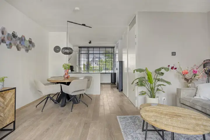 Tussenwoning te koop: Koolhovenlaan 32, Koolhoven Zuid Tilburg