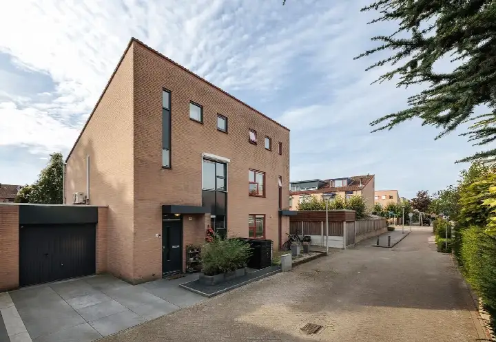Terraced house for sale: Kooltje Vuur 6, Blixembosch-Oost Eindhoven