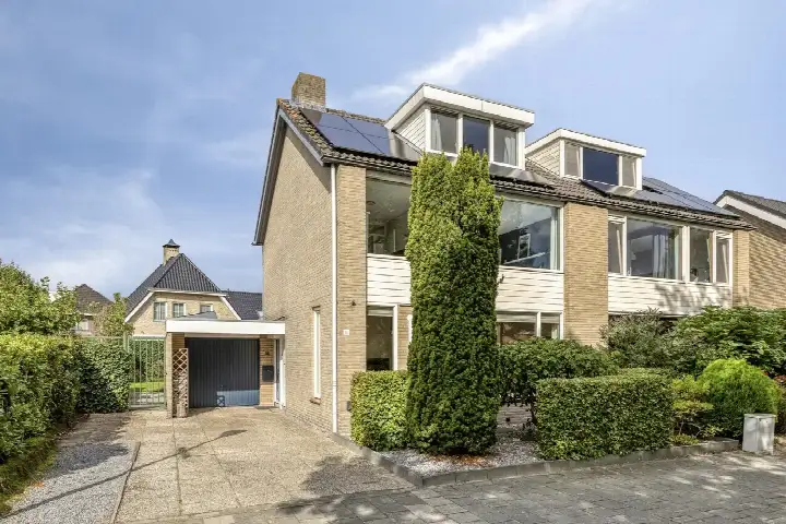 Corner house for sale: Koperslagerstraat 16, Princenhage Breda
