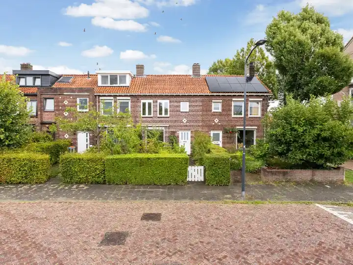 Tussenwoning te koop: Koraalstraat 23, Brabantpark Breda