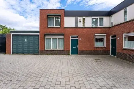Twee-onder-één-kap te koop: Korenbloemstraat 100, Schildersbuurt Zuid Tilburg