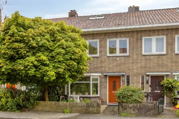 Terraced house for sale: Korenbloemstraat 4, Nieuw-Assendorp Zwolle