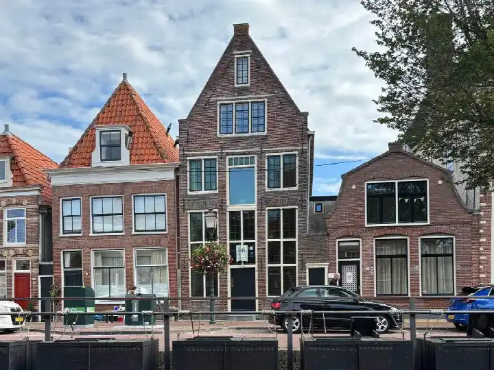 Detached house for sale: Korenmarkt 10, Binnenstad - Buurt 10 01 Hoorn