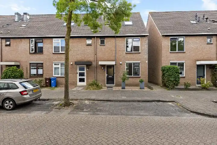 Corner house for sale: Korenmolen 15, Beerendrecht Alphen Aan Den Rijn