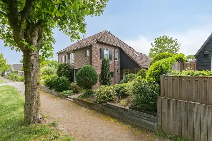 Twee-onder-één-kap te koop: Korensingel 31, Verspreide huizen Mengelenberg en Lengel 'S-Heerenberg