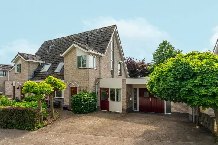 Twee-onder-één-kap te koop: Korte Loef 54, Malden-West Malden