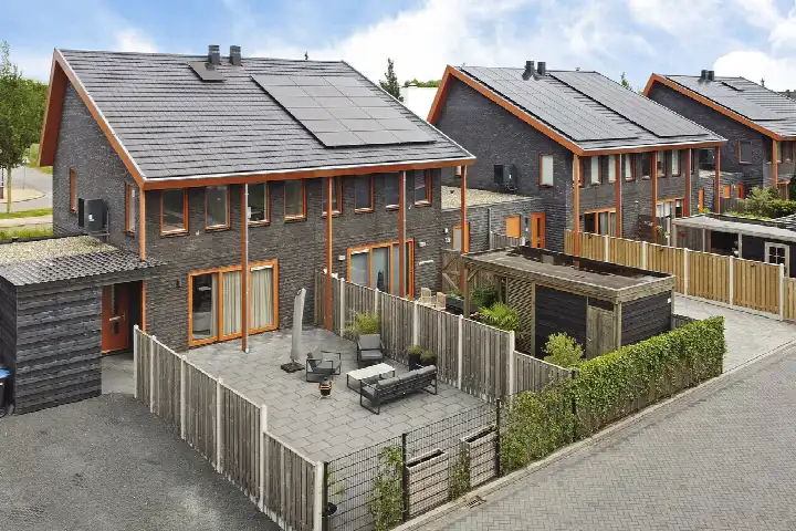 Terraced house for sale: Korte Venen 37, Skoatterwald Heerenveen
