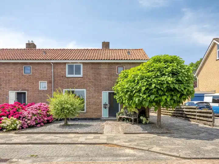 Hoekwoning te koop: Korte Voor 19, Marknesse-woonkern Marknesse