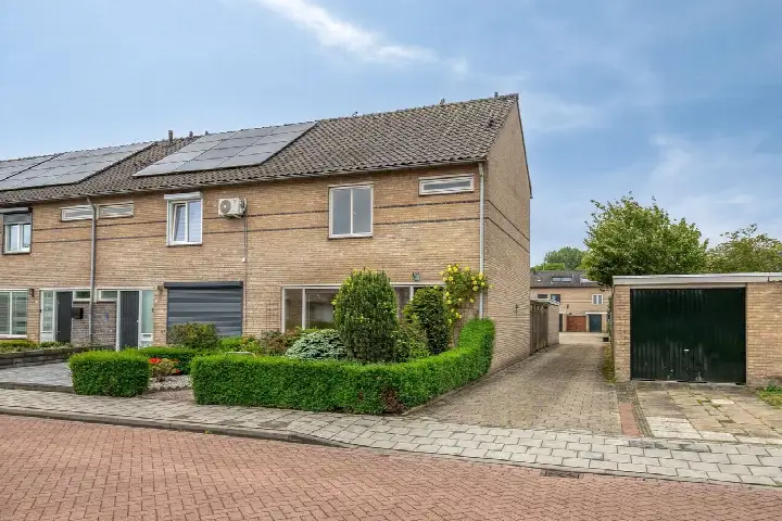 Hoekwoning te koop: Kortenaerstraat 1, Veghel Zuid 2 Veghel