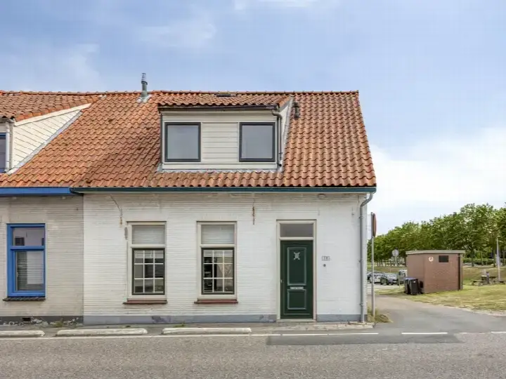 Semi-detached for sale: Korteweegje 14, Dirksland buitengebied Dirksland